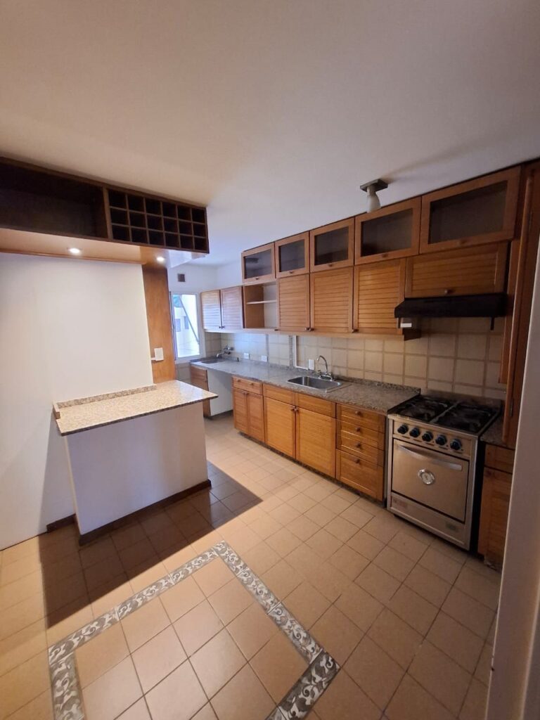 32b85173-804b-4aca-9912-f2f2e9a1332a