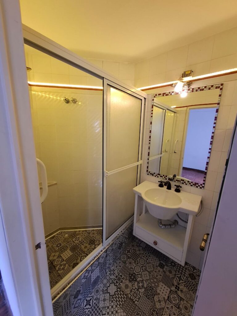 fc328537-b4f7-478d-81d2-751ac1633243